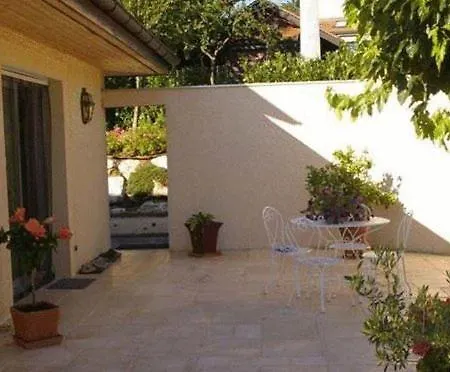 Oda ve Kahvaltı La Chenaz 3*